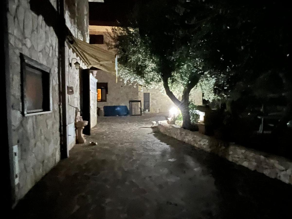 Case Vacanza E Camere In Villa Isabella Con Parcheggio Custodito E Wifi Джоя дел Коле Екстериор снимка