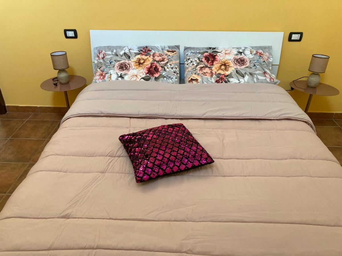 Case Vacanza E Camere In Villa Isabella Con Parcheggio Custodito E Wifi Джоя дел Коле Екстериор снимка