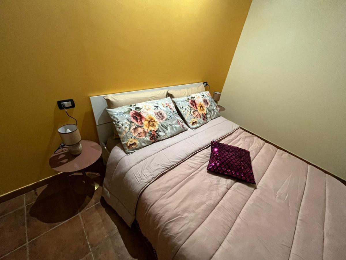 Case Vacanza E Camere In Villa Isabella Con Parcheggio Custodito E Wifi Джоя дел Коле Екстериор снимка