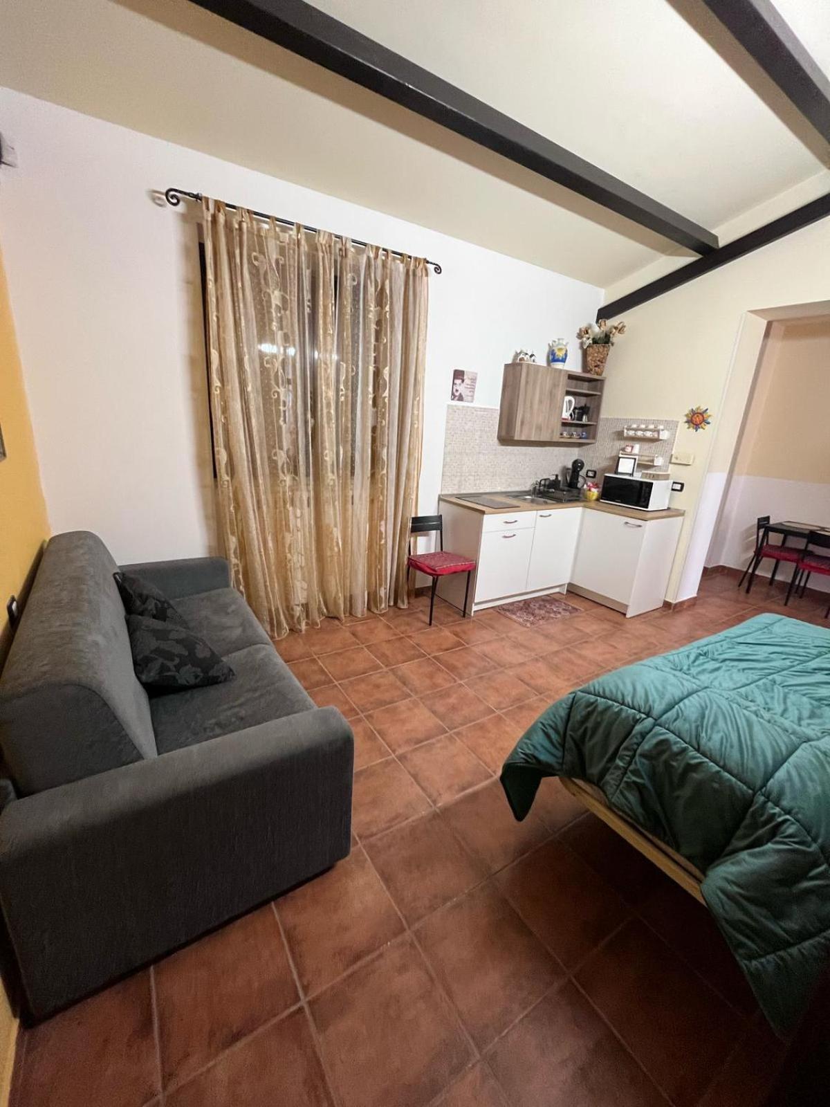 Case Vacanza E Camere In Villa Isabella Con Parcheggio Custodito E Wifi Джоя дел Коле Екстериор снимка
