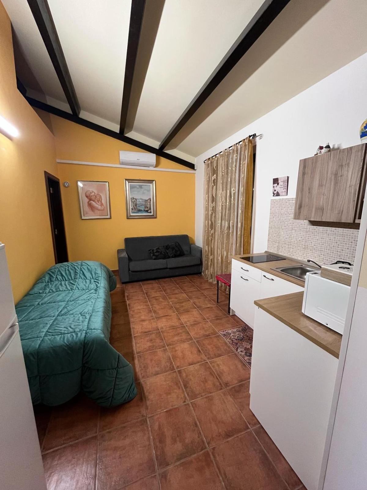 Case Vacanza E Camere In Villa Isabella Con Parcheggio Custodito E Wifi Джоя дел Коле Екстериор снимка